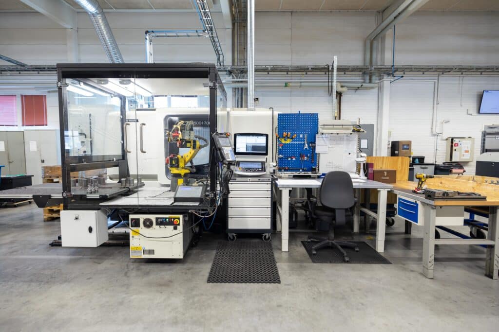 TonAPhoto Verkstadstekniska (45) Svarvningsstation hos Norrköpings Verkstadstekniska.